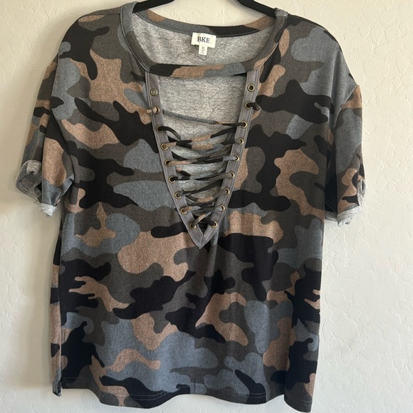 BKE Camo Top - Picture 2 of 5